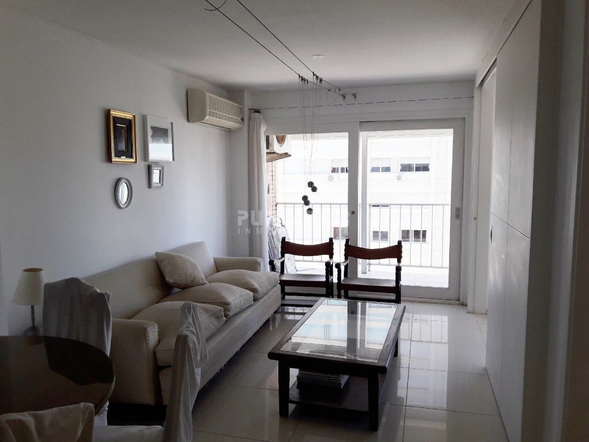 LINDO APARTAMENTO UBICADO EN PENINSULA, UN DORMITORIO, TERRAZA CON VISTA HACIA EL MAR Y MUY LUMINOSO.!!  -
