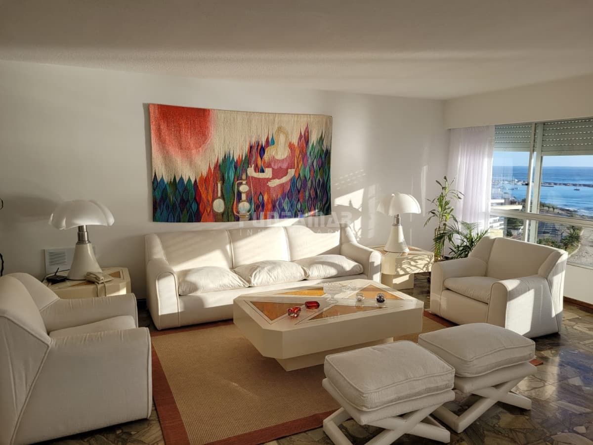 APARTAMENTO FRENTE AL MAR EN PLAYA MANSA, PISO ALTO CON TERRAZA AL FRENTE Y UNA VISTA INCREIBLE.  -