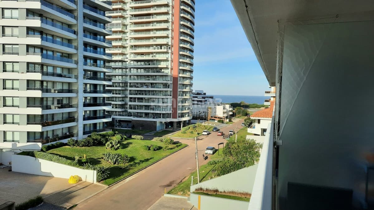 DEPARTAMENTO DE 2 DORMITORIOS CON BALCON   -