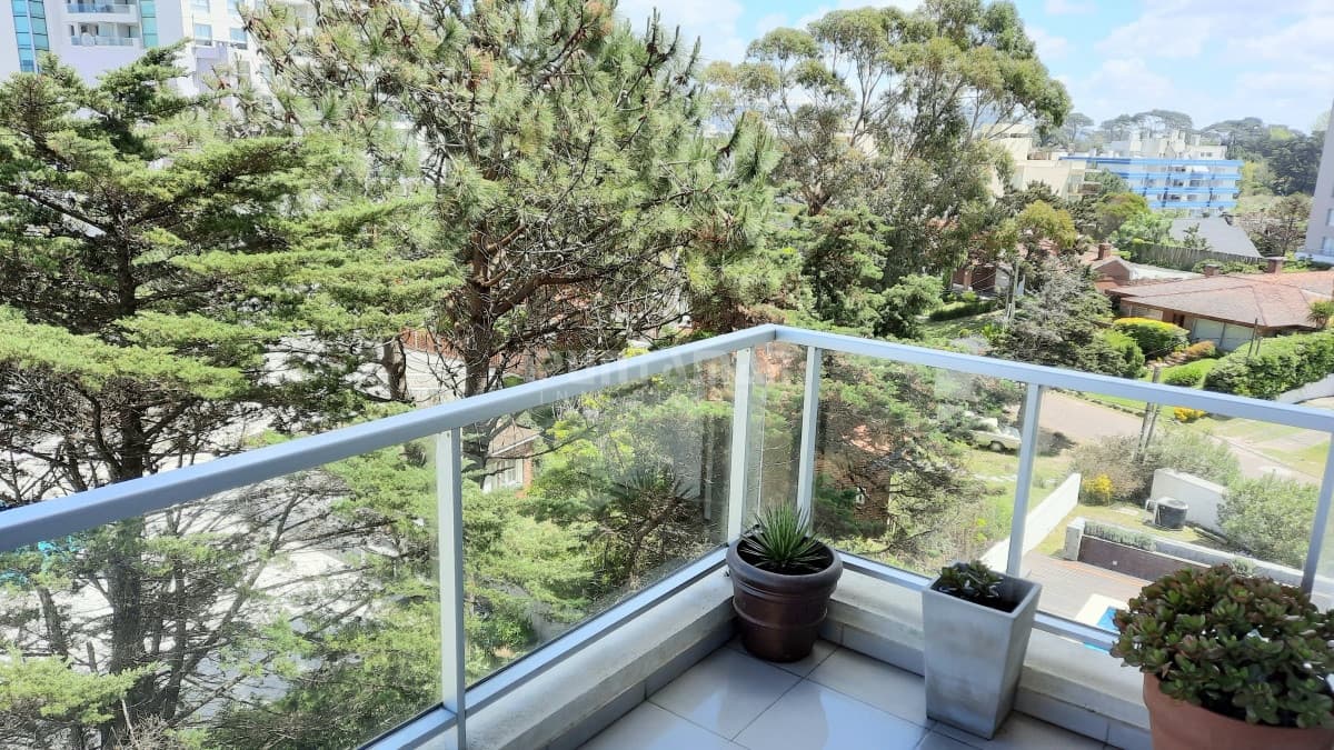 HERMOSO DEPARTAMENTO DE 2 DORMITORIOS EN PLAYA BRAVA   -