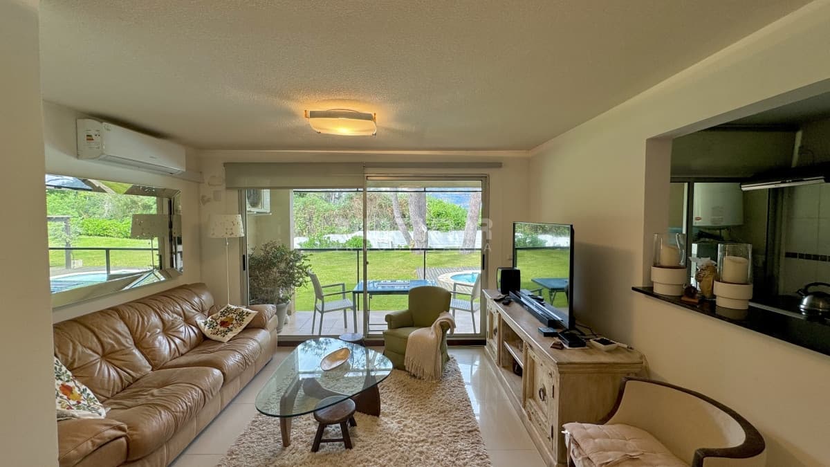 HERMOSO APARTAMENTO DE 2 DORMITORIOS A UNA CUADRA DE LA PLAYA EN RINCON DEL INDIO  -