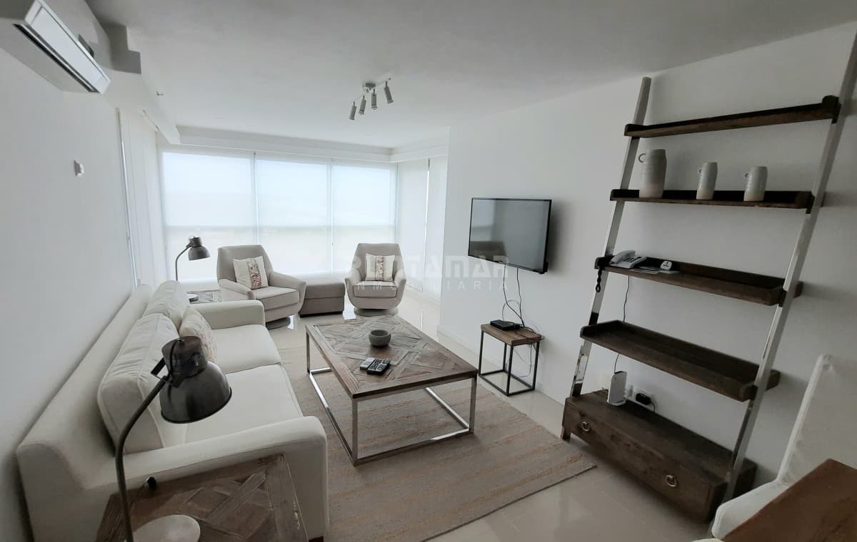 APARTAMENTO EN EDIFICIO DE CATEGORIA CON VISTA AL MAR  -