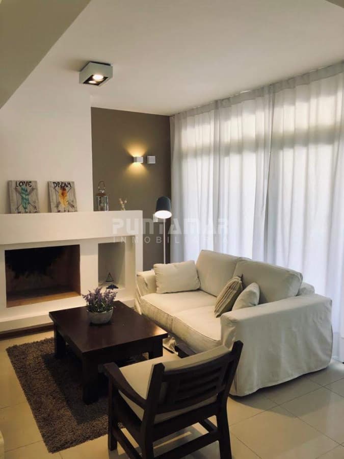 Alquiler departamento tipo PH en Manantiales  -