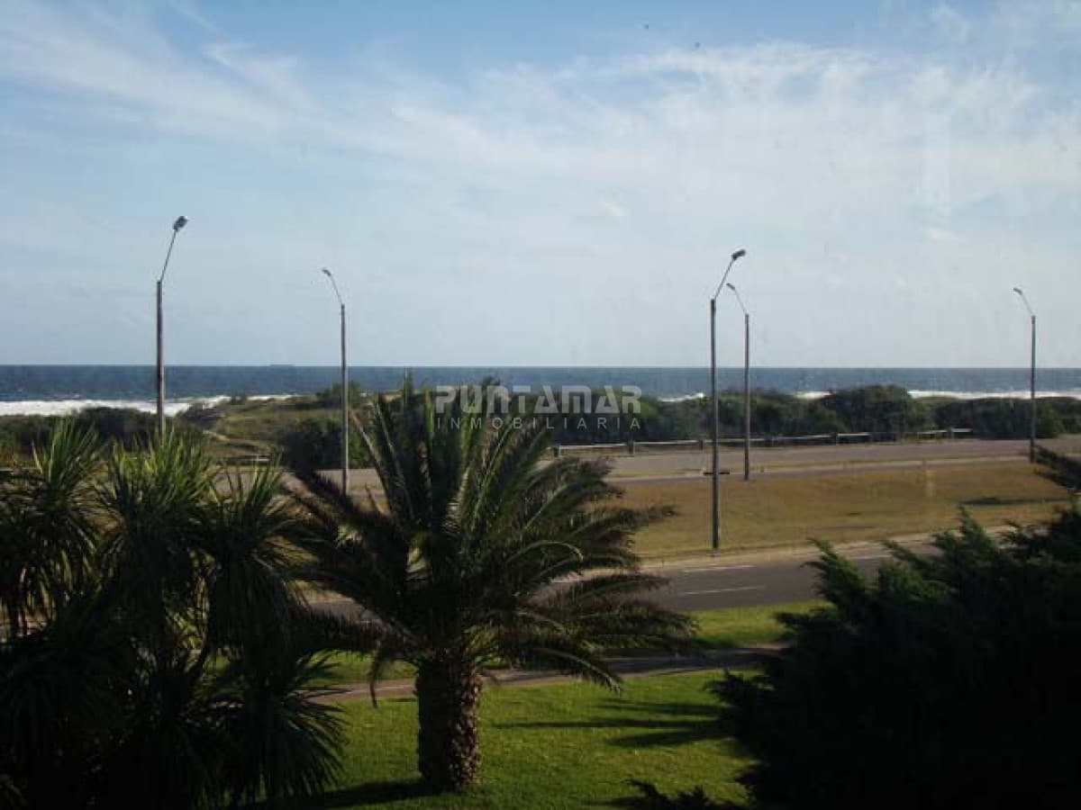 Frente a la playa en San Rafael  -