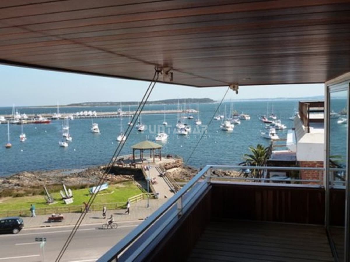 ALQUILER INVERNAL Y TEMPORADA DE VERANO, FRENTE AL PUERTO DE PUNTA DEL ESTE, CON HERMOSA VISTA AL MAR   -