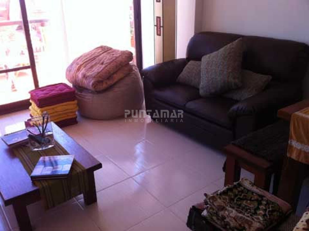 Apartamento en Manantiales, 2 dormitorios *  -