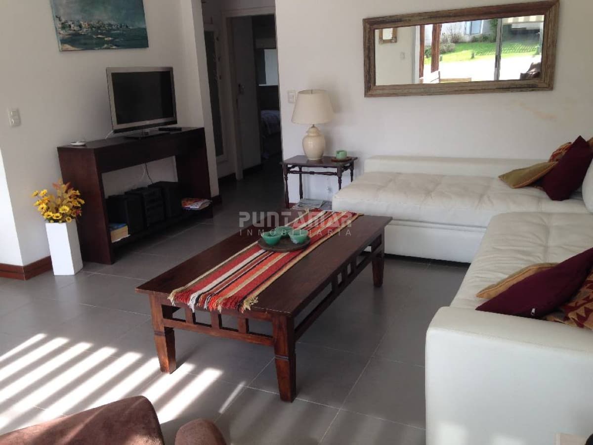 Apartamento en Manantiales, 2 dormitorios *  -
