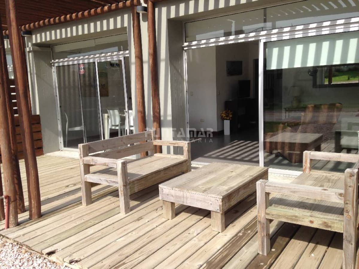 Apartamento en Manantiales, 2 dormitorios *  -