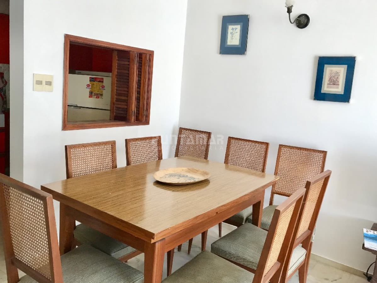 APARTAMENTO UBICADO EN PENÍNSULA  A PASOS DE GORLERO Y PLAYA, UN DORMITORIO Y MEDIO, PATIO CERRADO Y GARAGE.  -