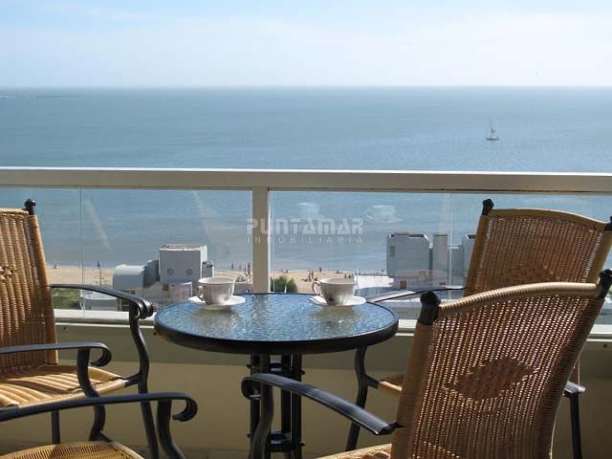 DEPARTAMENTO DE 3 DORMITORIOS CON VISTA AL MAR  -