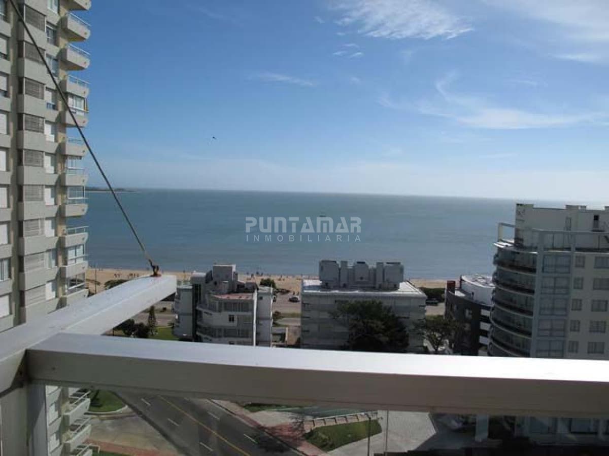 DEPARTAMENTO DE 3 DORMITORIOS CON VISTA AL MAR  -