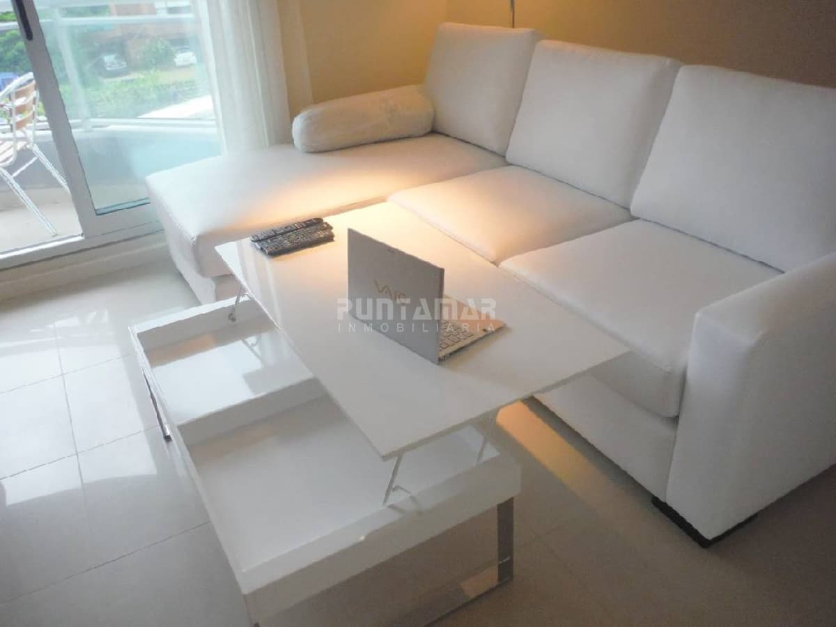 DIVINO APARTAMENTO EN UNA DE LAS MEJORES TORRES DE PUNTA DEL ESTE Y CON EXCELENTES AMENITIS..!!! UBICADO MUY CERCA DE LA PLAYA.  -