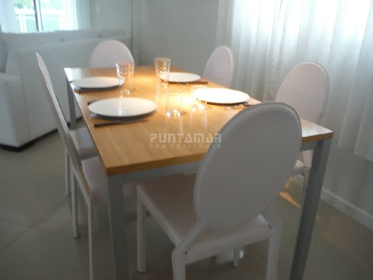 DIVINO APARTAMENTO EN UNA DE LAS MEJORES TORRES DE PUNTA DEL ESTE Y CON EXCELENTES AMENITIS..!!! UBICADO MUY CERCA DE LA PLAYA.  -