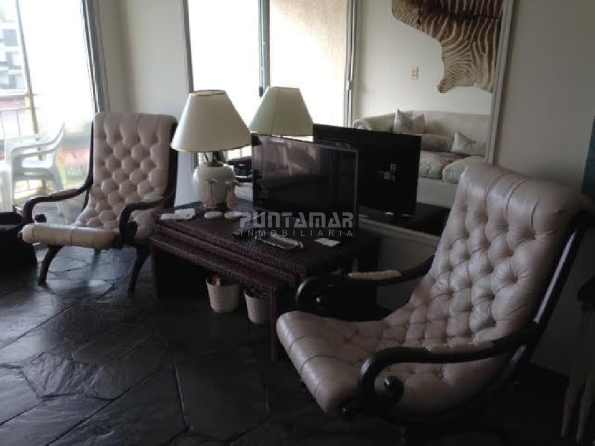 Apartamento ID.210160 - En la Peninsula frente a playa brava