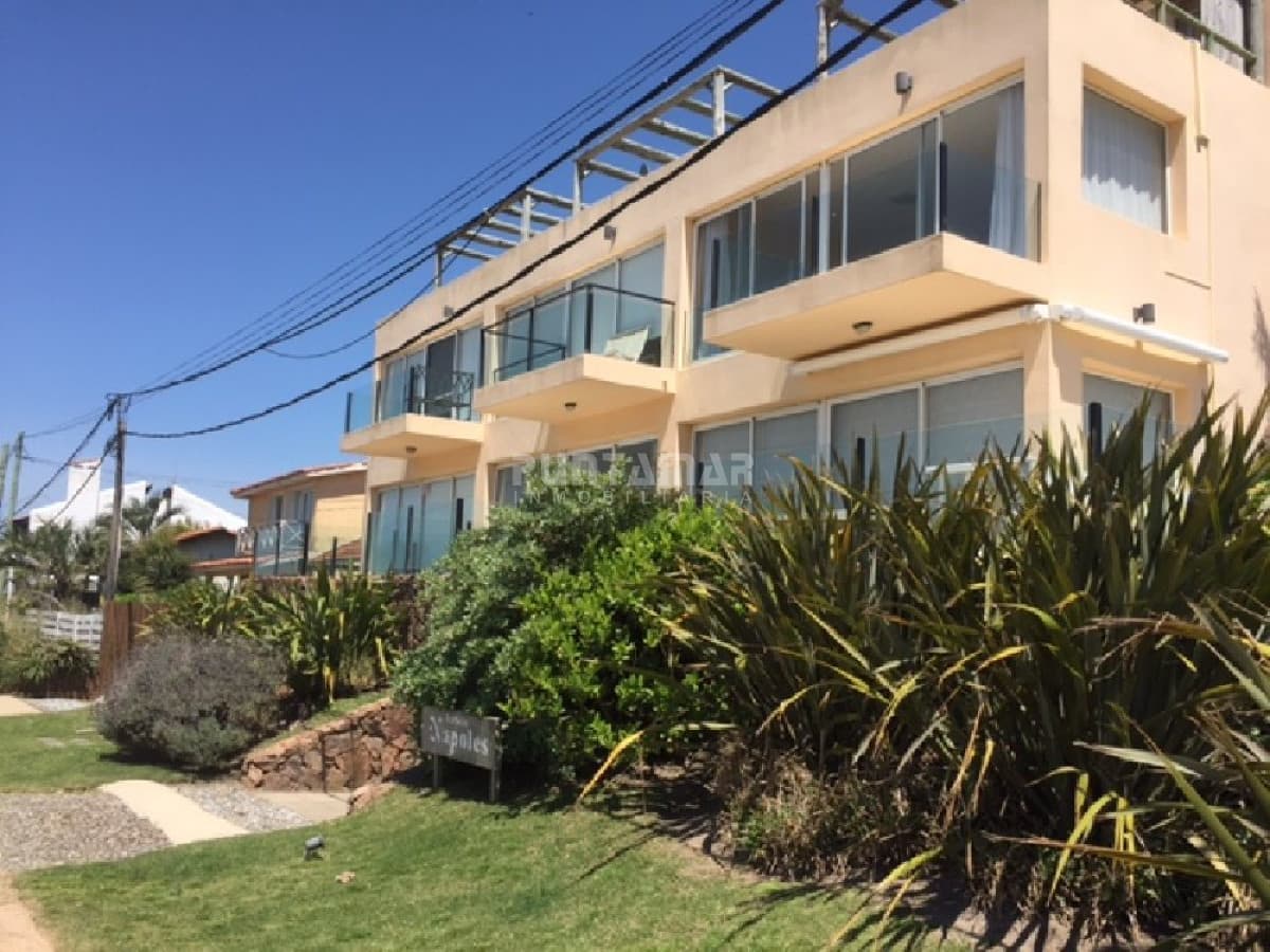 APARTAMENTO EN ALQUILER 3 DORMITORIOS EN MANANTIALES   -