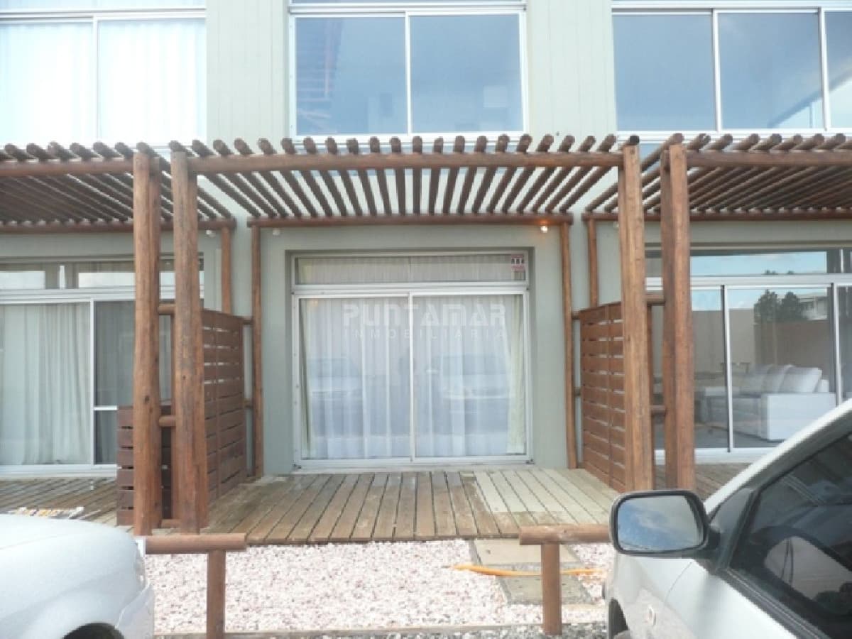 ALQUILER MONOAMBIENTE EN MANANTIALES A 300 MTS DEL MAR  -