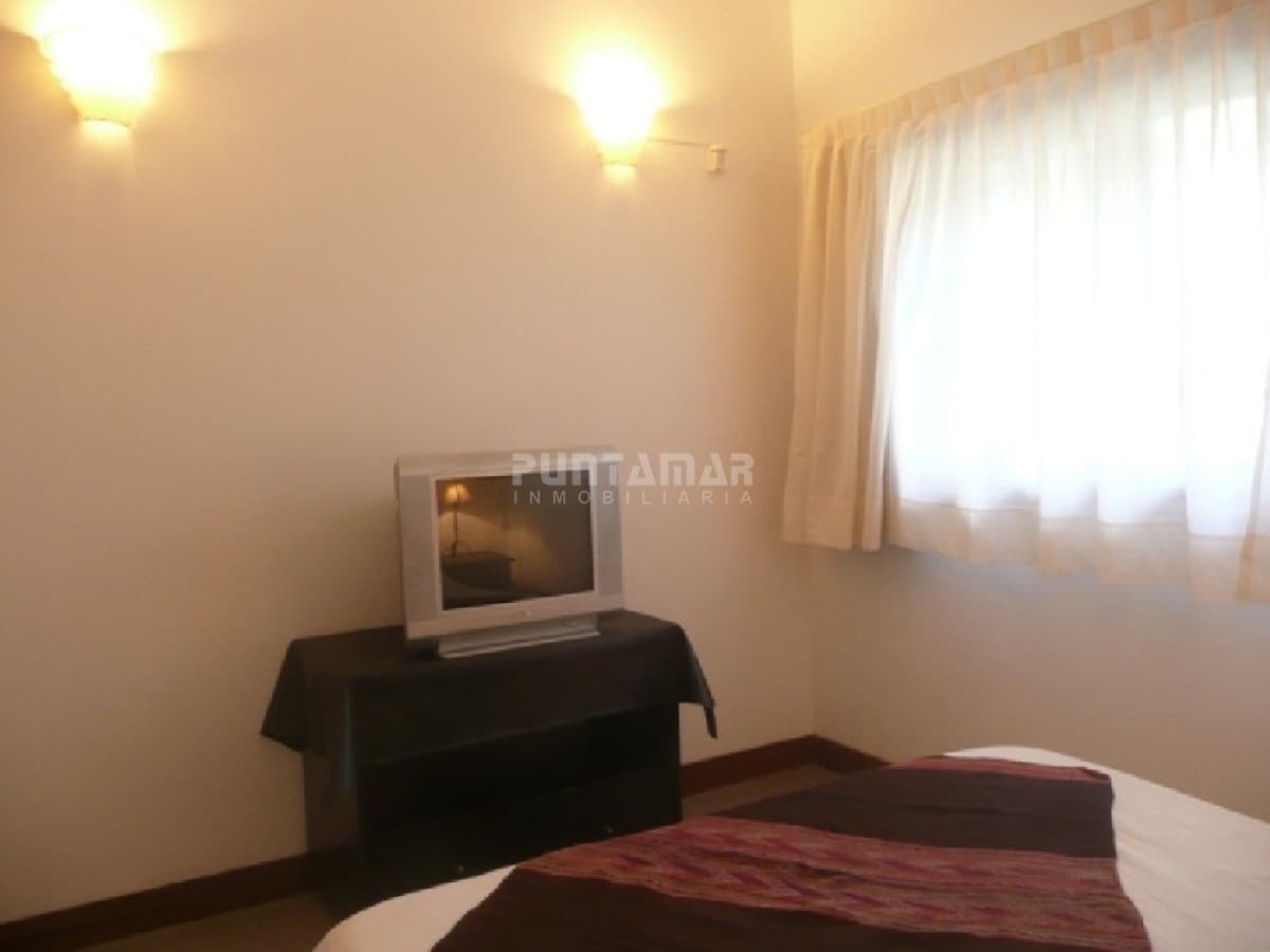 ALQUILER MONOAMBIENTE EN MANANTIALES A 300 MTS DEL MAR  -