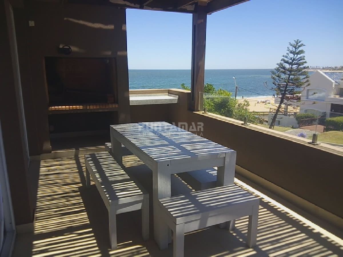 DEPARTAMENTO EN ALQUILER 3 DORMITORIOS EN MANANTIALES FRENTE A BIKINI  -