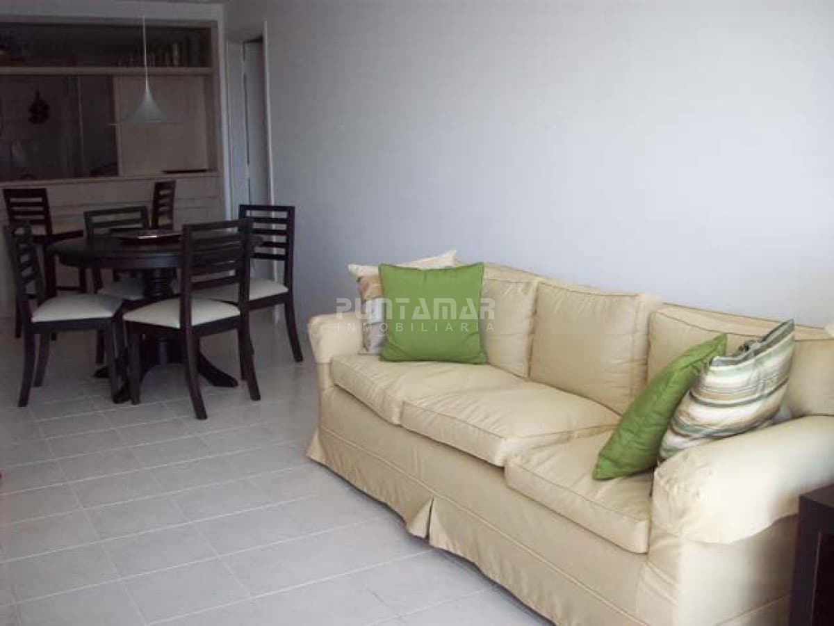Alquiler Apartamento en Brava a 300 mts del mar  -