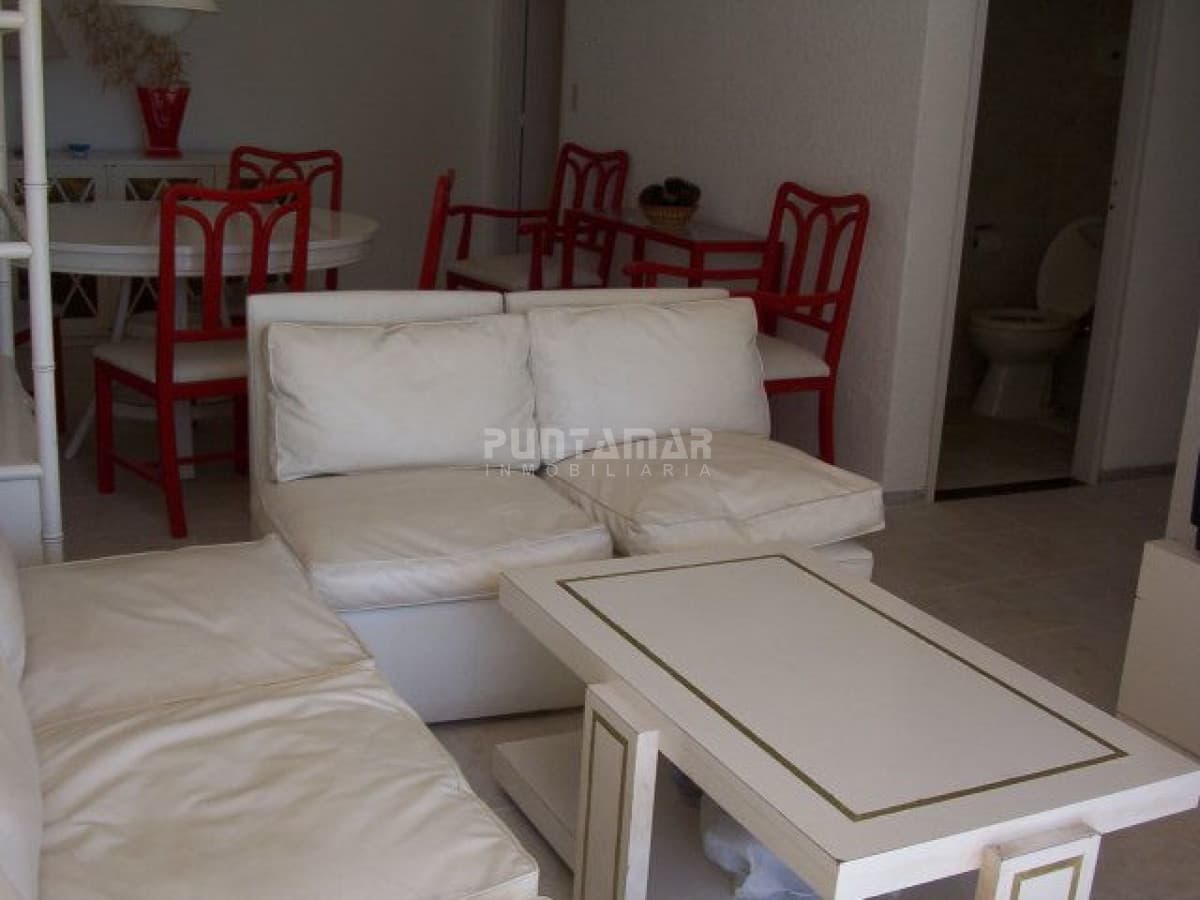 Apartamento en Brava, 2 dormitorios *  -