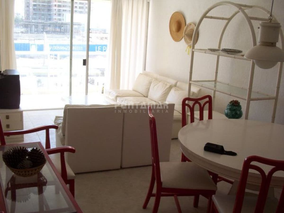 Apartamento en Brava, 2 dormitorios *  -
