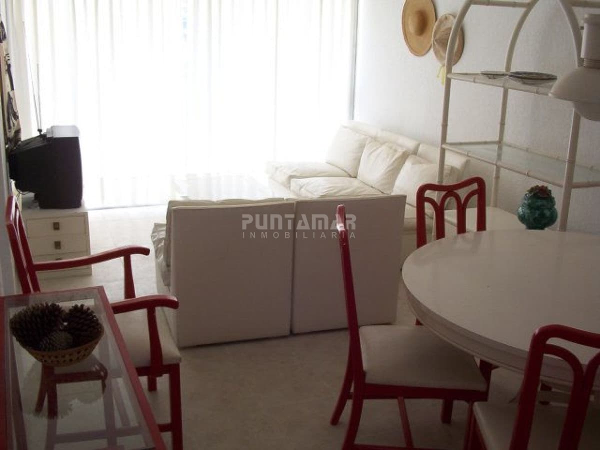 Apartamento en Brava, 2 dormitorios *  -