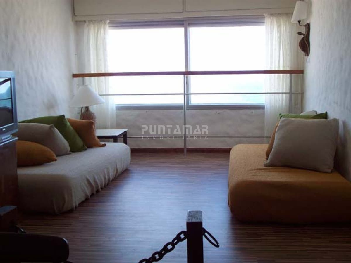 Apartamento en Brava, 1 dormitorios *  -