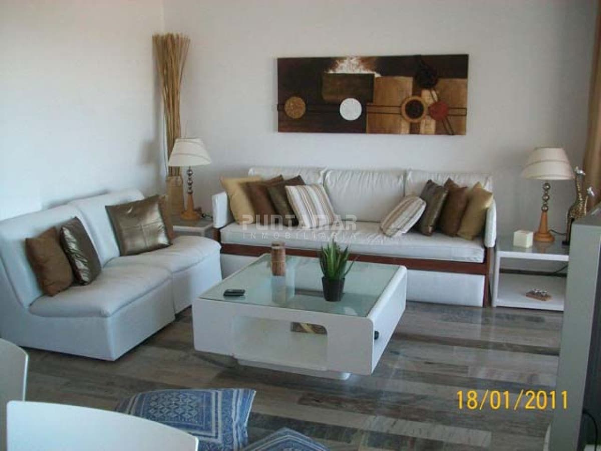 Apartamento en Brava, 3 dormitorios *  -
