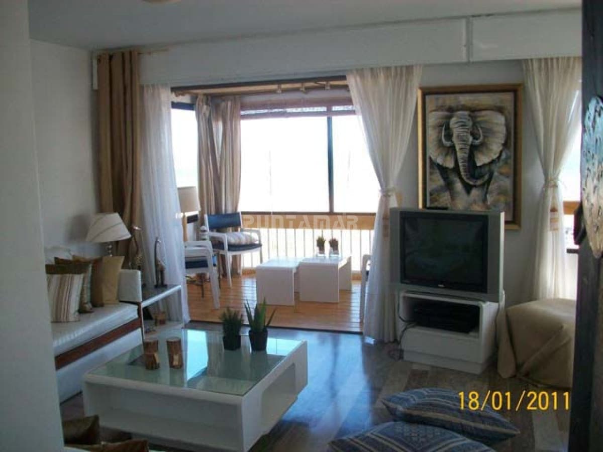 Apartamento en Brava, 3 dormitorios *  -