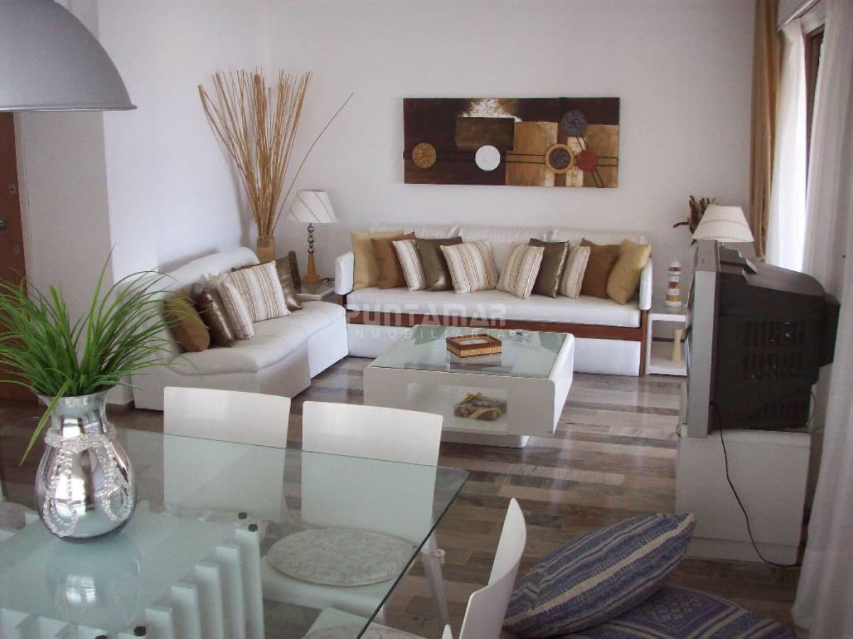 Apartamento en Brava, 3 dormitorios *  -