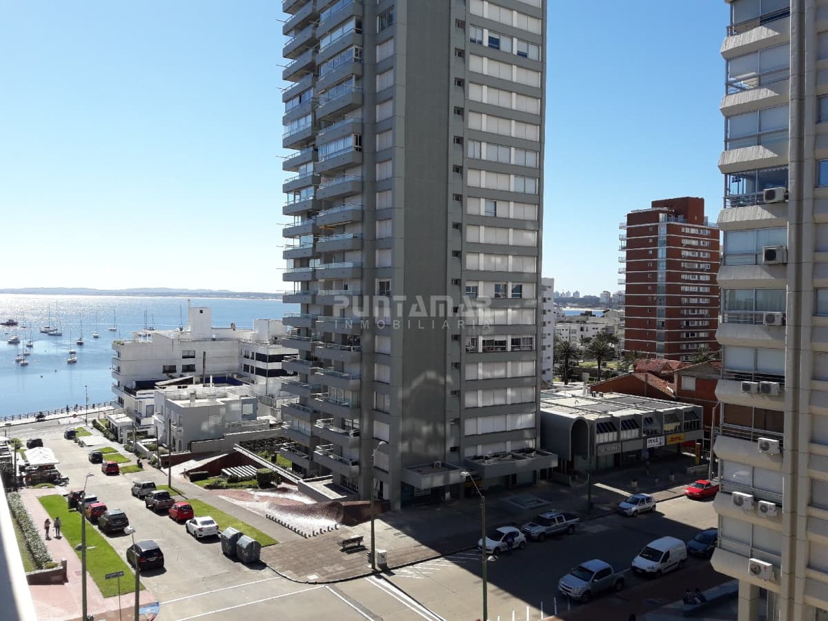 LINDO APARTAMENTO UBICADO EN PENINSULA, UN DORMITORIO, TERRAZA CON VISTA HACIA EL MAR Y MUY LUMINOSO.!!  -