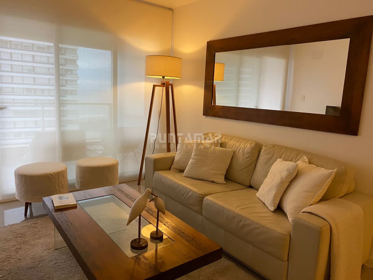EXCLUSIVO APARTAMENTO DE 2 DORMITORIOS CON TERRAZA, PARRILLERO Y JACUZZI PROPIOS  -