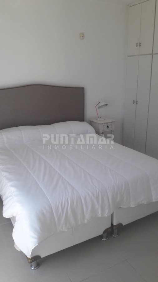 MODERNO APARTAMENTO DE 3 DORMITORIOS CON AZOTEA EN MANANTIALES   -