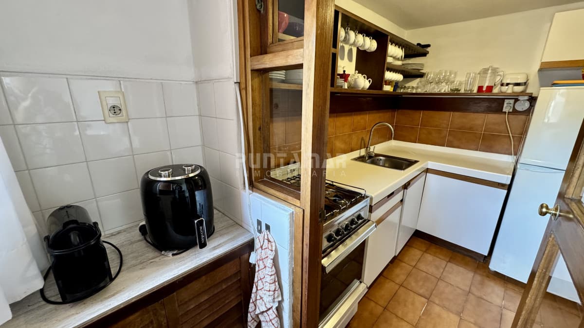 ALQUILER HERMOSO APARTAMENTO CON VISTA AL MAR EN PUNTA DEL ESTE  -