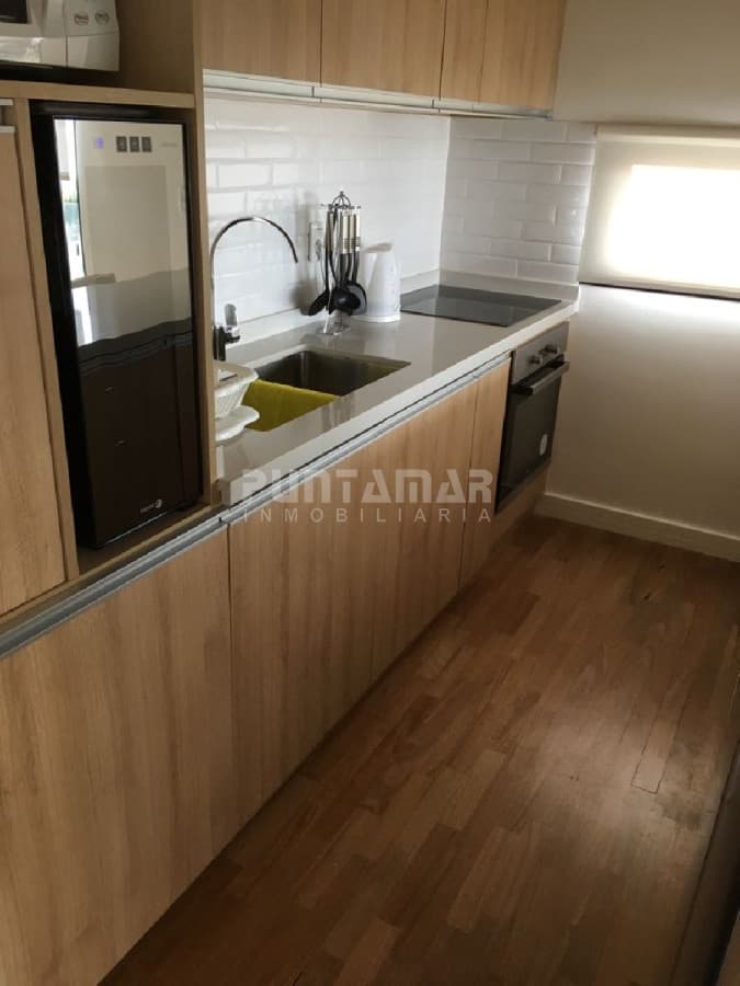 APARTAMENTO UBICADO EN ZONA DE PLAYA MANSA FRENTE AL MAR, TERRAZA AL FRENTE CON MUY BUENA VISTA HACIA LA PLAYA  -