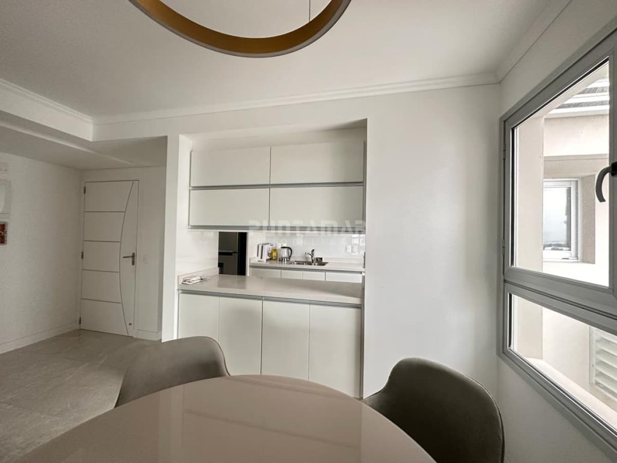 ALQUILER ESPECTACULAR PENTHOUSE EN TORRE DE CATEGORÍA EN PUNTA DEL ESTE   -