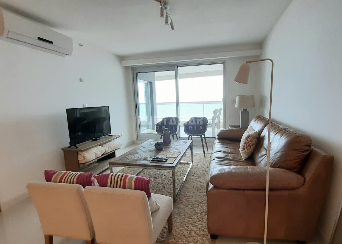APARTAMENTO EN EDIFICIO DE CATEGORIA CON VISTA AL MAR  -