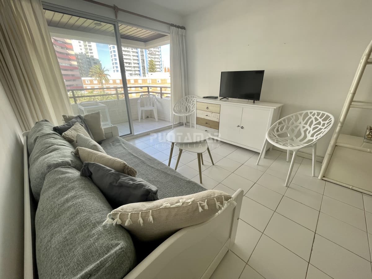 VENTA Y ALQUILER DEPARTAMENTO EN PUNTA DEL ESTE 1 DORMITORIO CON PISCINA  -