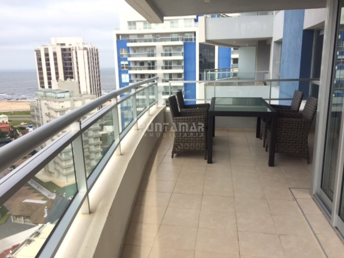 ALQUILER DEPARTAMENTO 3 DORMITORIOS EN PUNTA DEL ESTE  -
