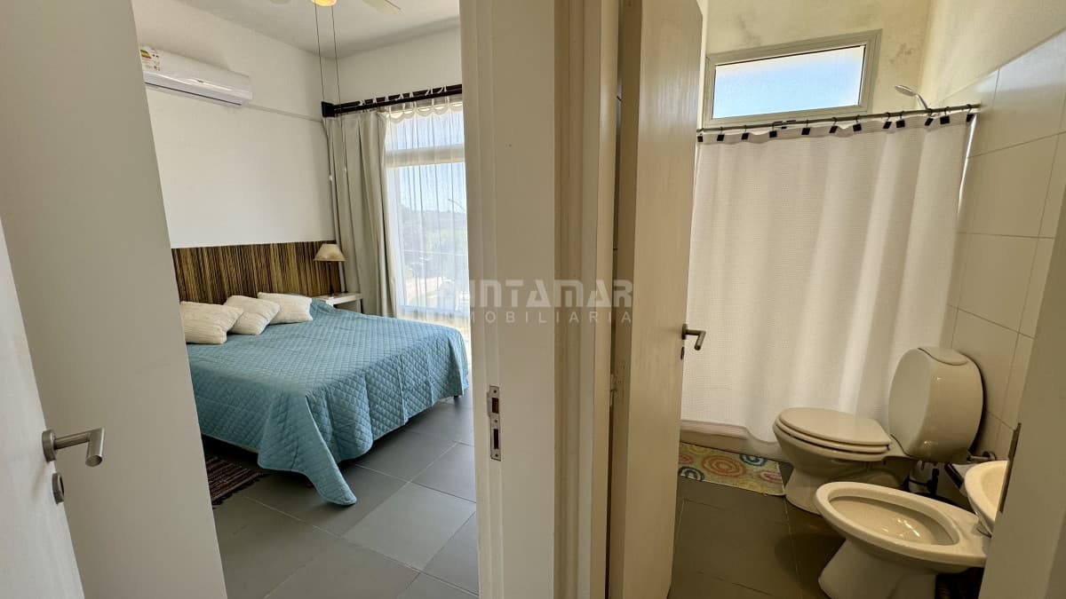LUMINOSO APARTAMENTO DE 1 DORMITORIO Y AZOTEA PROPIA EN MANANTIALES   -
