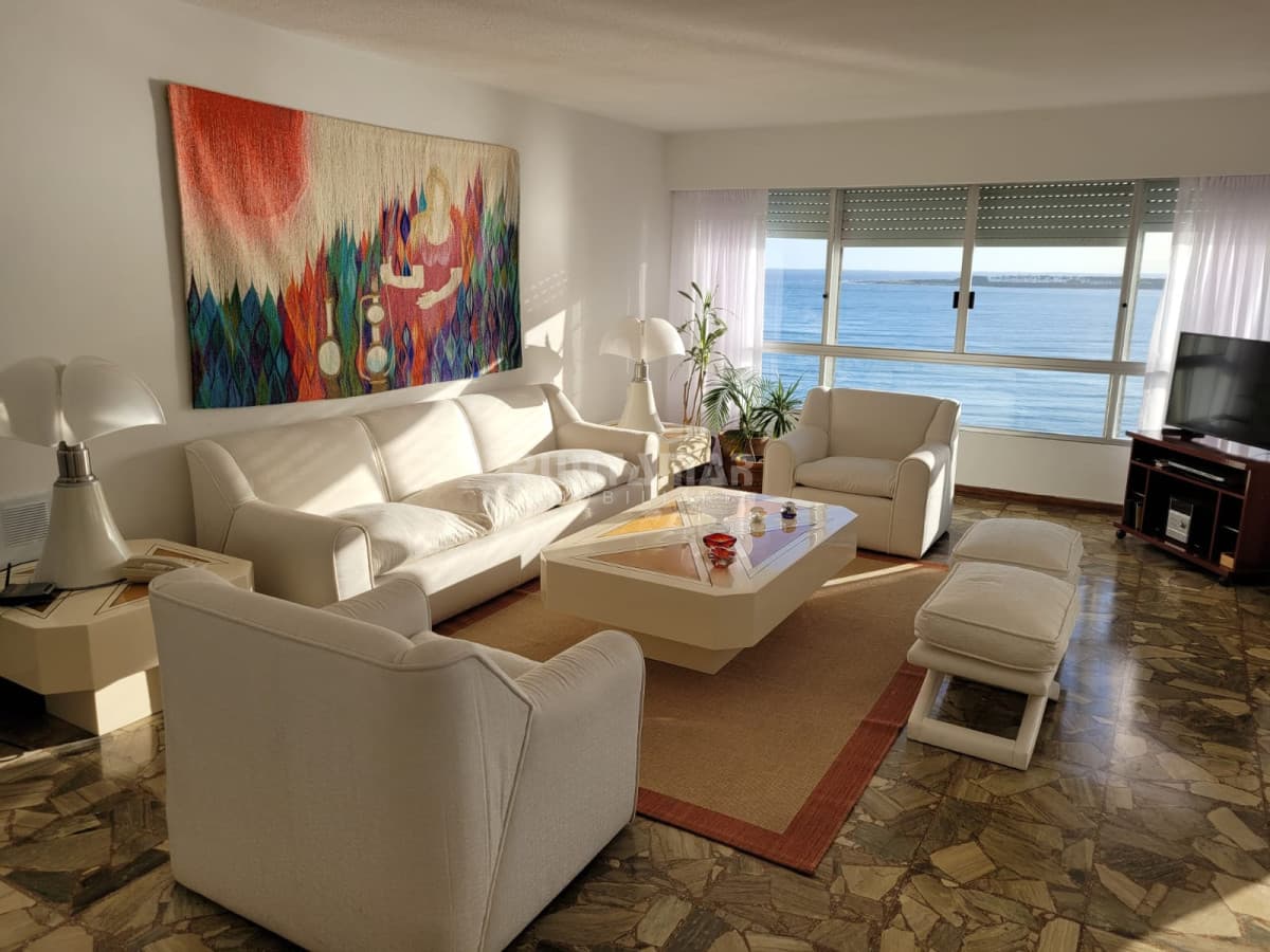 APARTAMENTO FRENTE AL MAR EN PLAYA MANSA, PISO ALTO CON TERRAZA AL FRENTE Y UNA VISTA INCREIBLE.  -