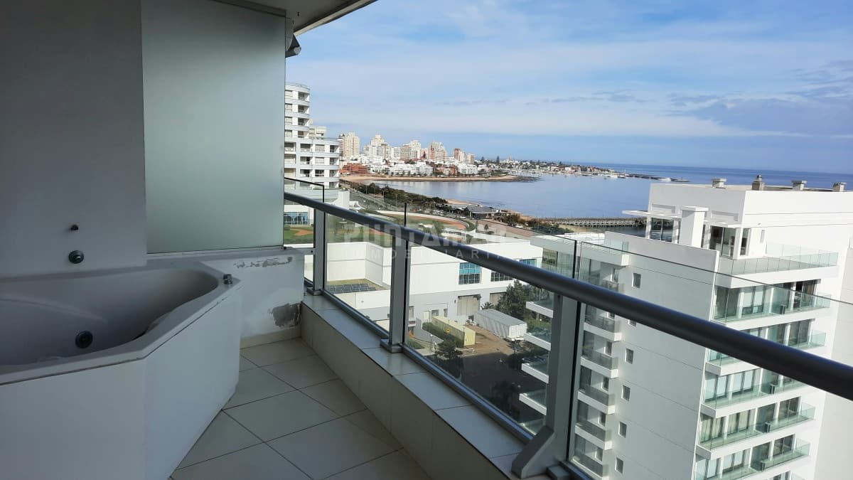 DEPARTAMENTO EN TORRE DE CATEGORIA CON VISTA A PLAYA MANSA  -
