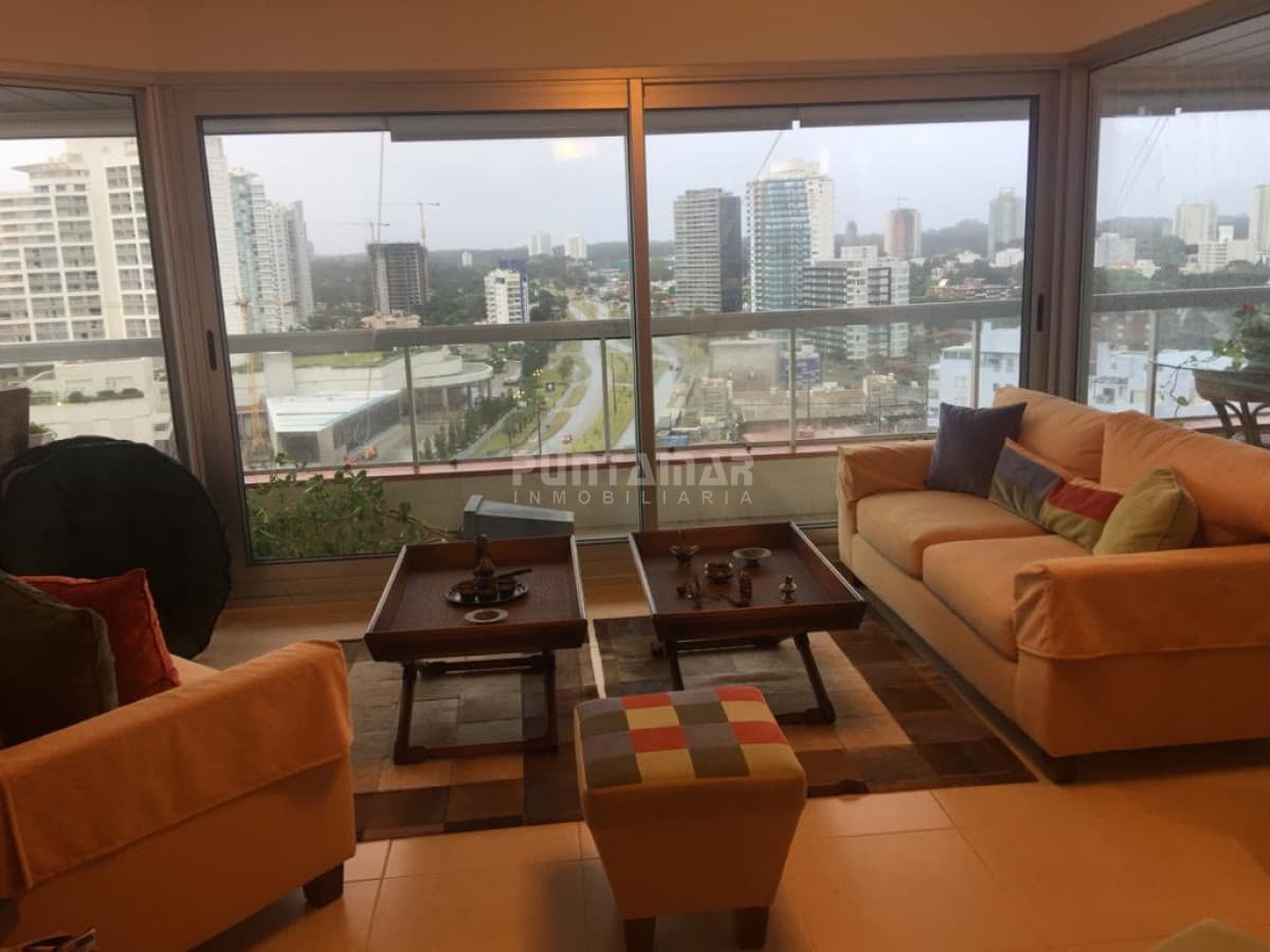 DEPARTAMENTO EN EDIFICIO DE GRAN CATEGORIA EN LA MANSA  -