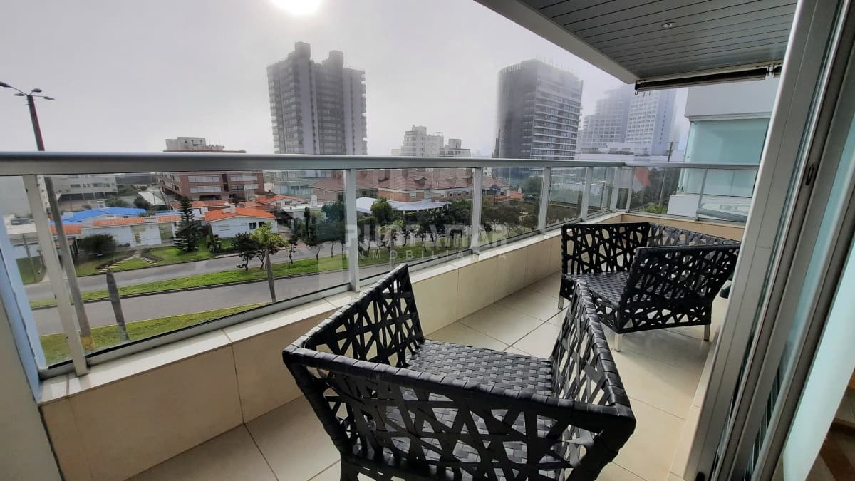 DEPARTAMENTO CON EXCELENTE VISTA A PLAYA MANSA   -