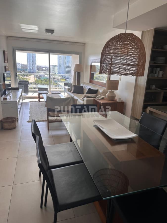 EXCLUSIVO APARTAMENTO DE 2 DORMITORIOS CON TERRAZA, PARRILLERO Y JACUZZI PROPIOS  -