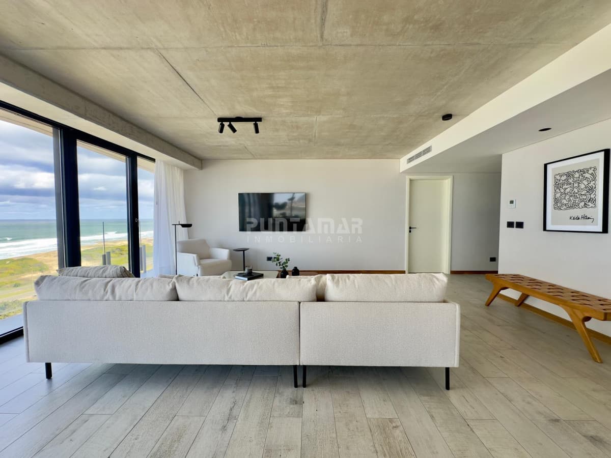 ESPECTACULAR APARTAMENTO EN SURFSIDE CON VISTAS PANORAMICAS A LA BARRA Y AL MAR  -