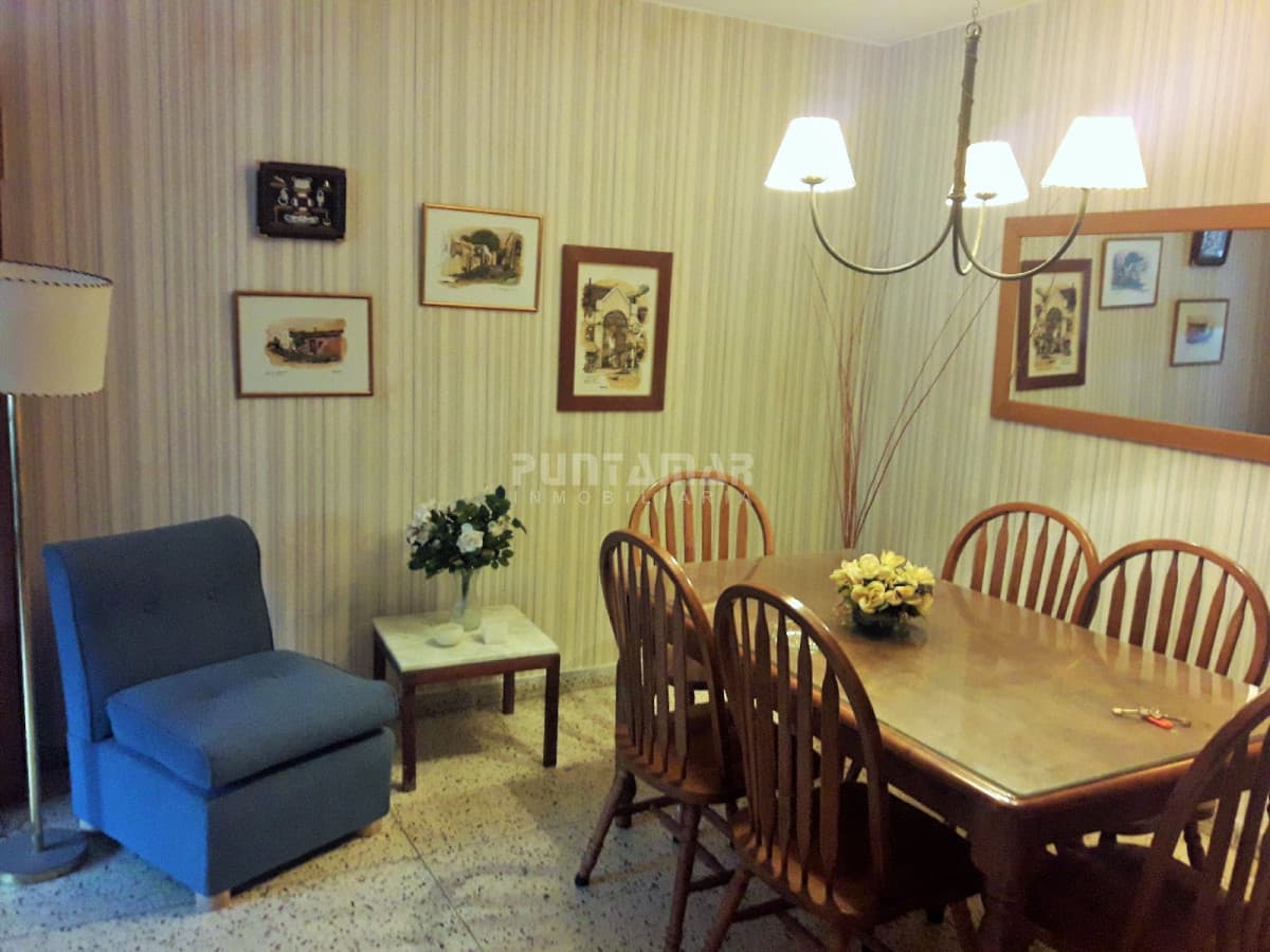 APARTAMENTO DE UN DORMITORIO UBICADO EN LA PENINSULA, CUENTA CON COCHERA Y GASTOS COMUNES BAJOS  -