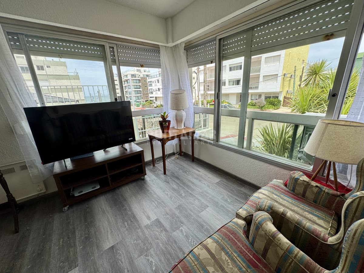 Departamento en edificio Karol  -