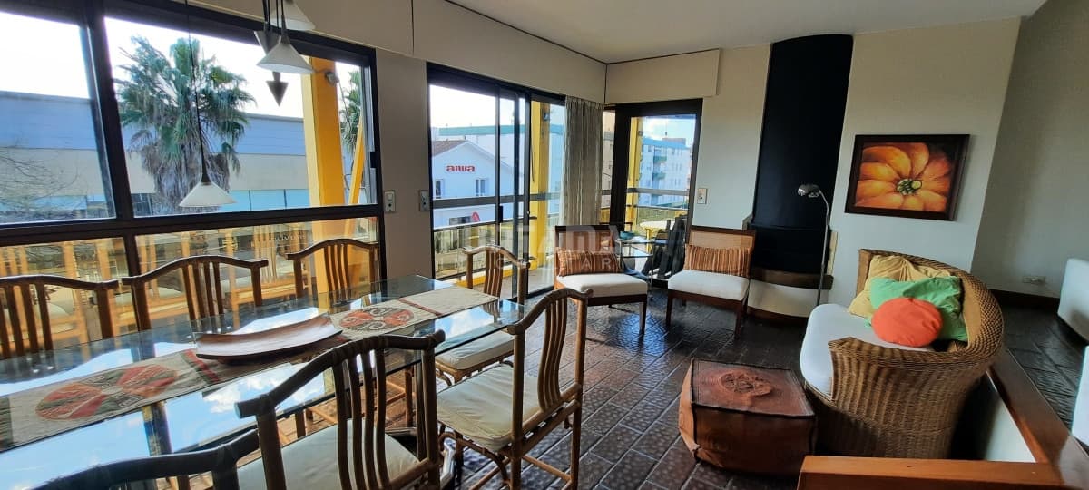 APARTAMENTO DE 3 DORMITORIOS EN LA PENÍNSULA CON BALCON AL FRENTE Y VISTA AL MAR  -