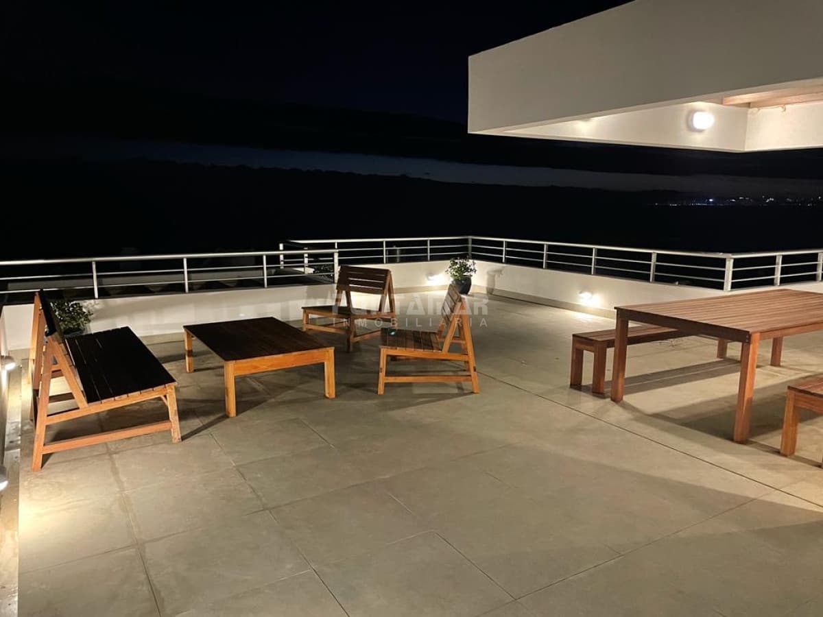ESPECTACULAR PENTHOUSE A 50 METROS DEL MAR EN LA BARRA  -